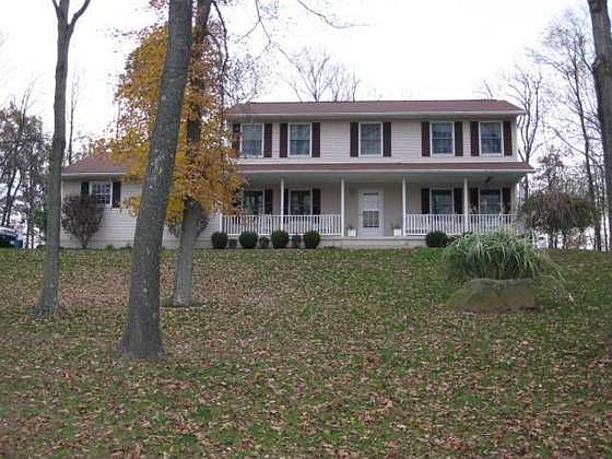 Beautiful home in wonderful neighborhood, lots to offer.