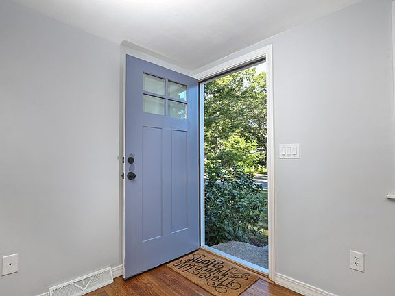 3rd image of 9 Grouse Ln
