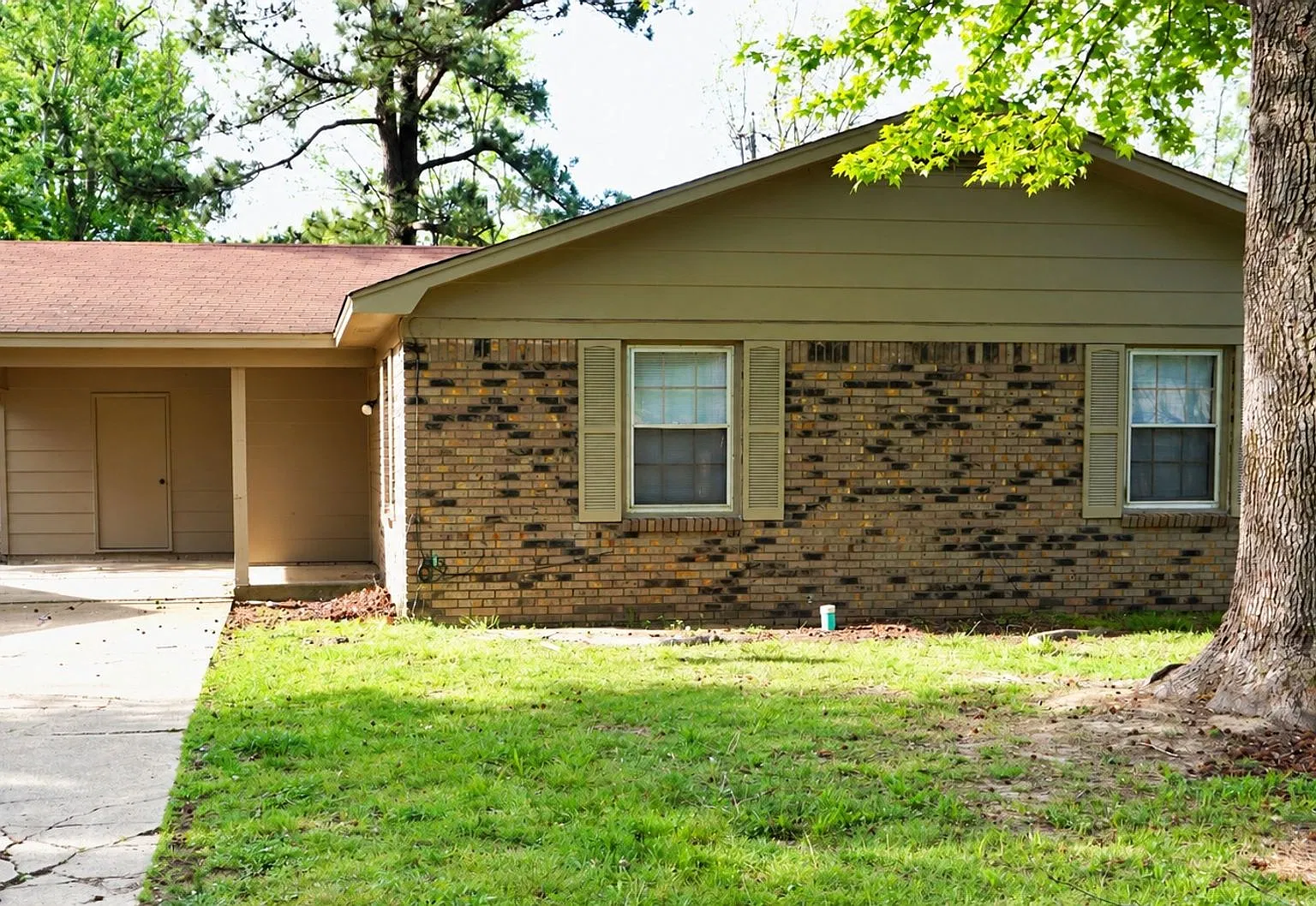 Charming 3-Bedroom Home in the Heart of Jonesboro Prime Location! — Photo 1