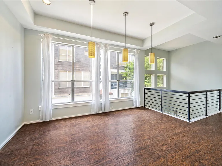 616 Lester St — Photo 11