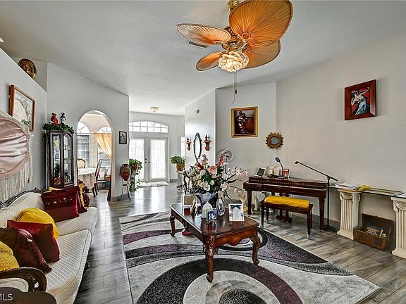 5th image of 1324 SE 5th Pl