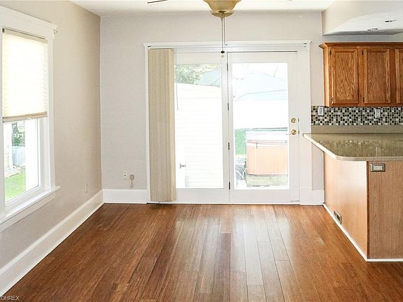 3rd image of 275 Harwood St