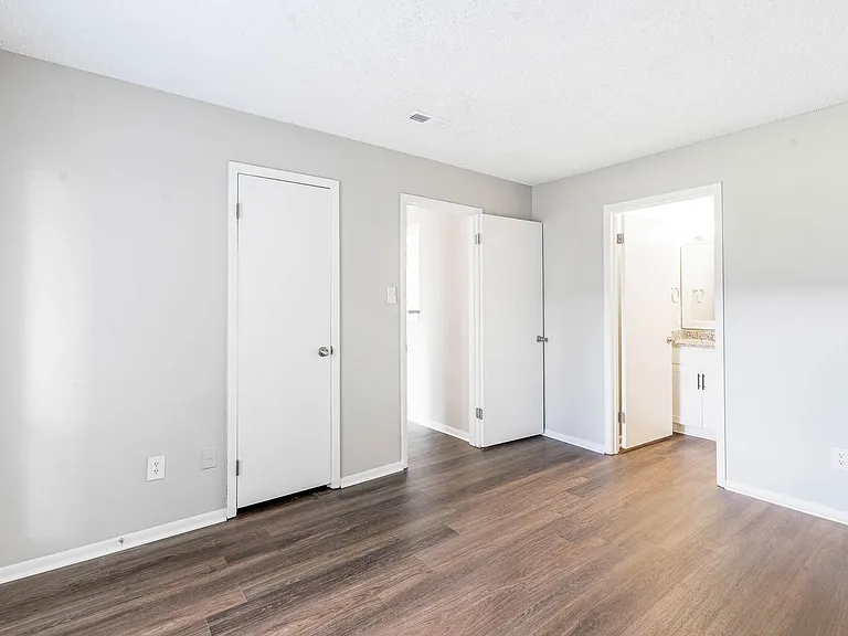 Rivercreek Apartments — Photo 6