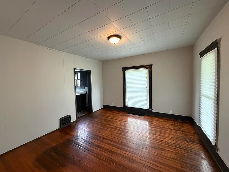 1132 N Gilbert St — Photo 13