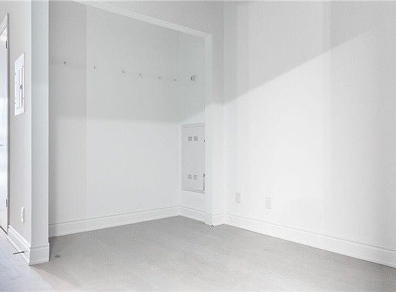 4th image of 608 Richmond St W #1007