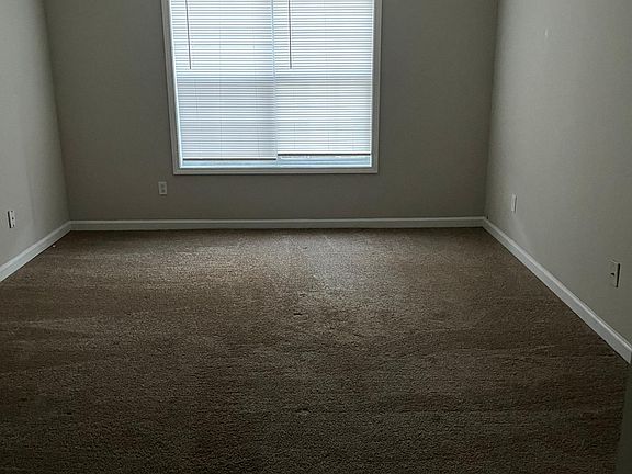 5th image of 2086 Oakwood Dr
