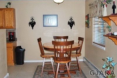EAT-IN KITCHEN