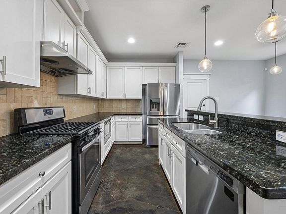 5th image of 1418 Asbury St