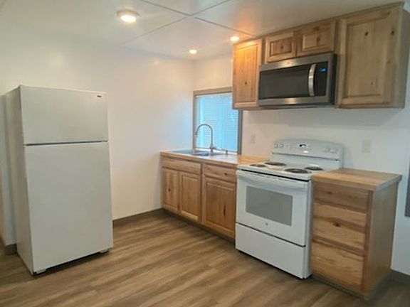 3rd image of 83650 N Pacific Hwy #17