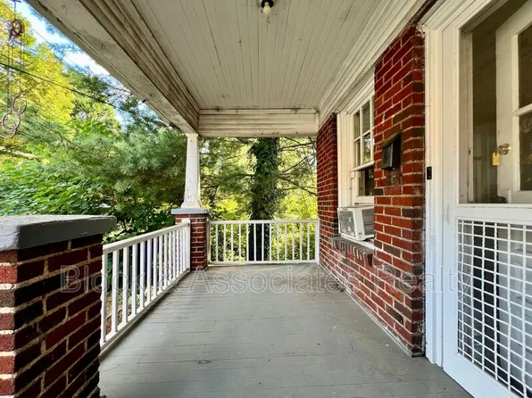 120 S Poplar St, Winston Salem, NC 27101