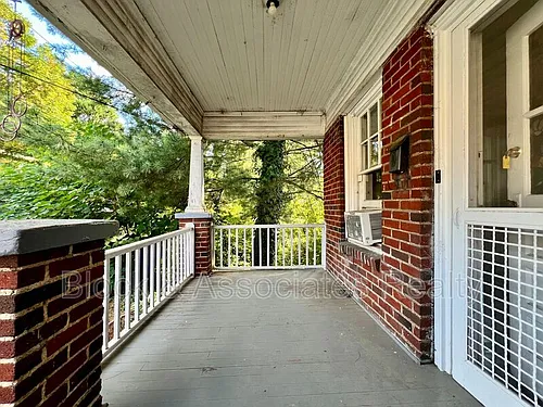 120 S Poplar St Photo 1