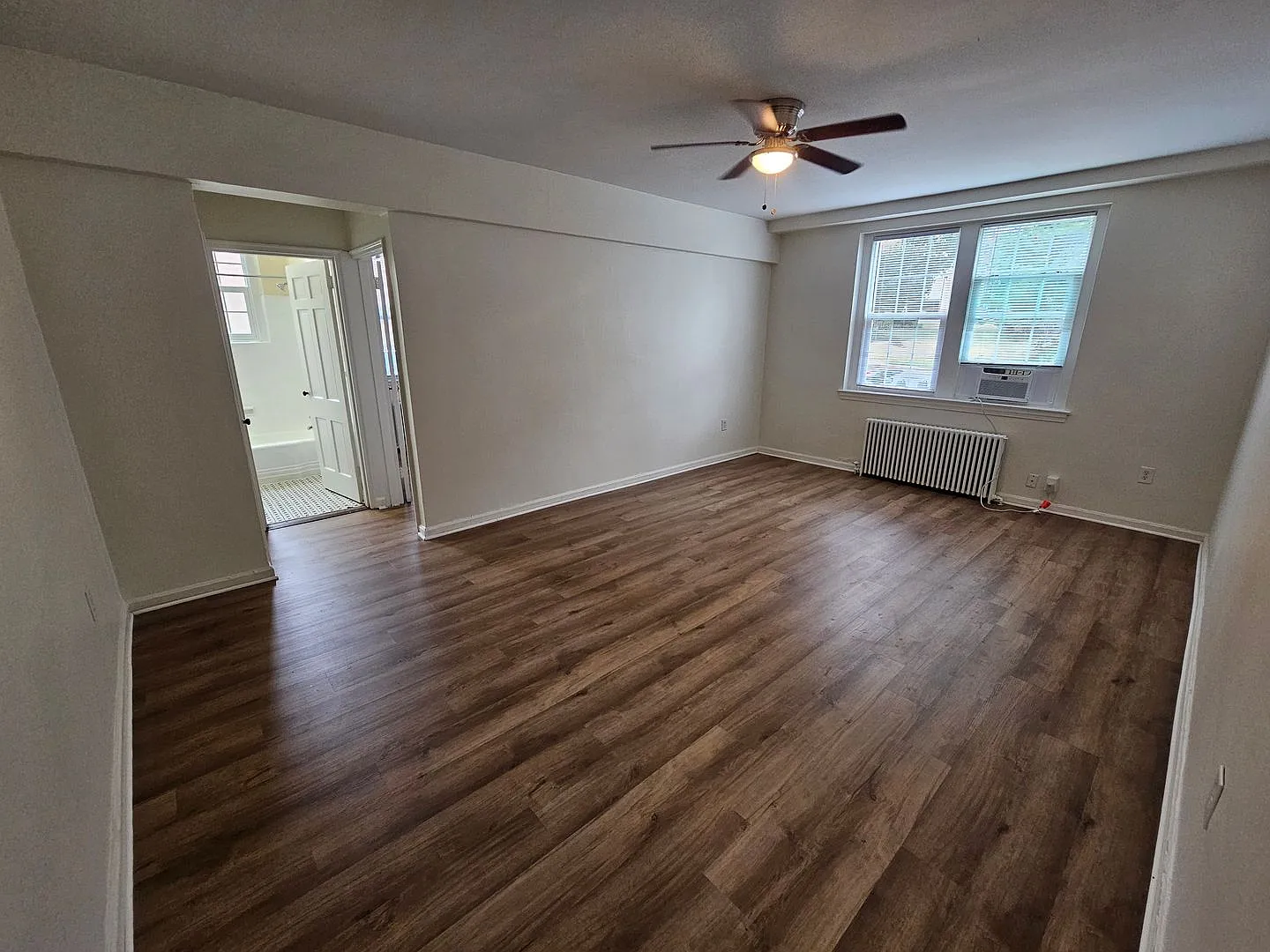 2060 N Vermont Street — Photo 3