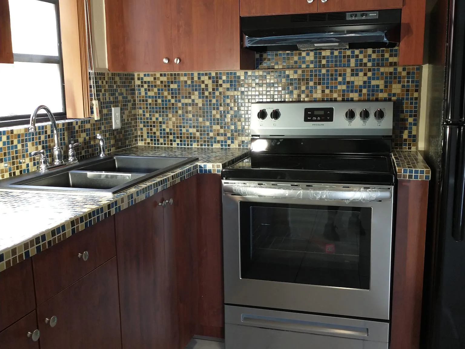 W 43rd Pl, Hialeah — Photo 2