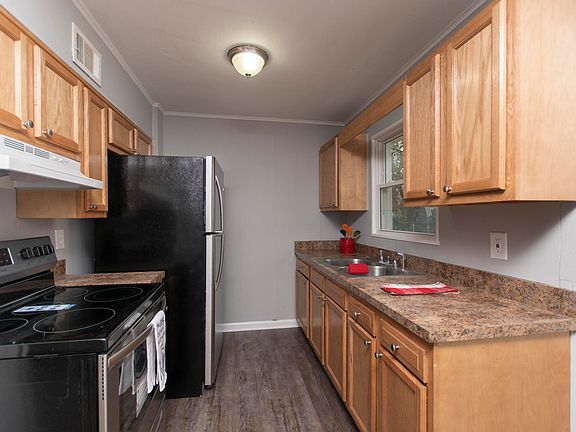 3rd image of 4905 Seville Dr