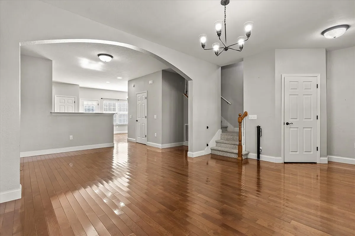 3 bed, 3.5 bath, 1820 sqft, $1,900 — Photo 3