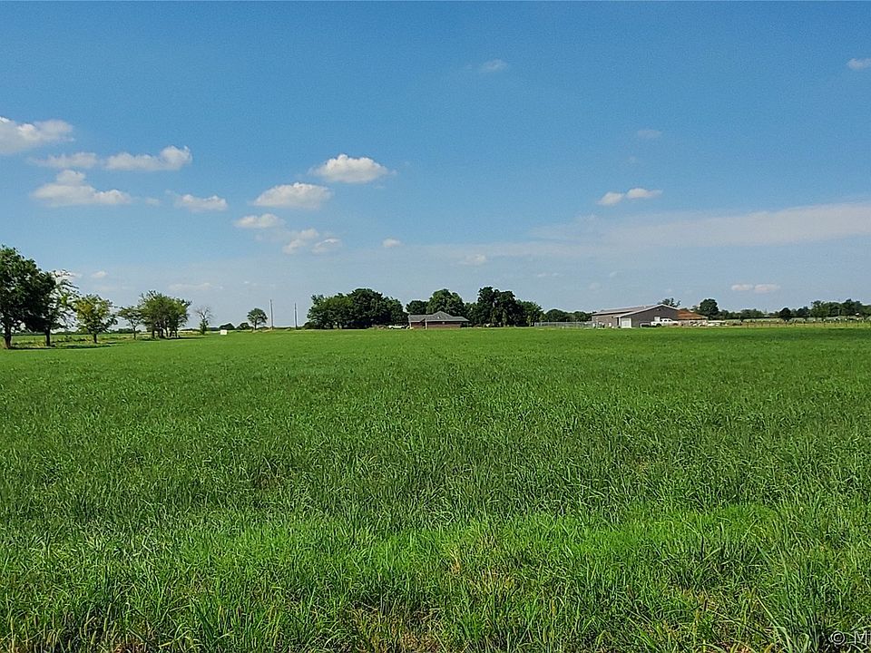 2nd image of 450 East Rd