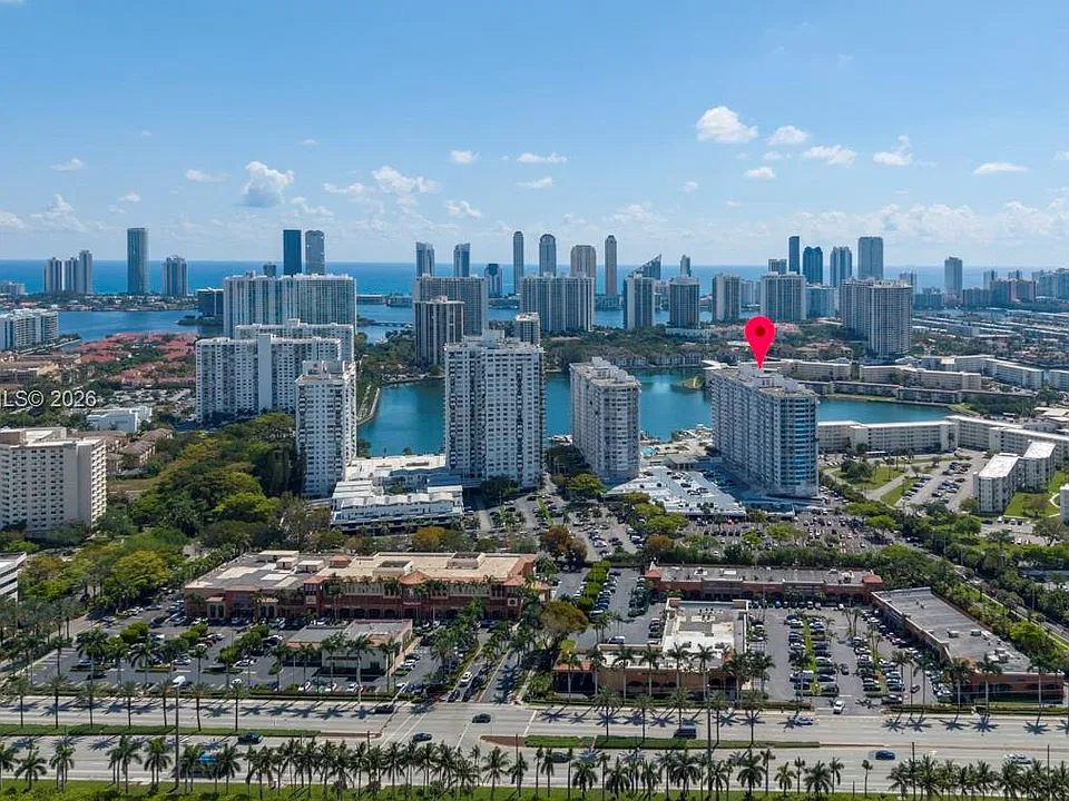 18011 Biscayne Blvd #903