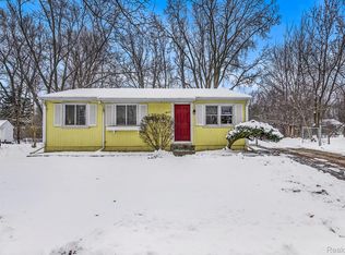 11 Metroview Ct, Ann Arbor, MI 48108