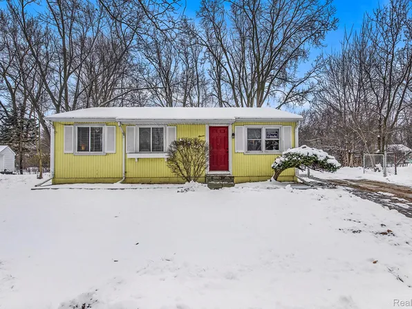 11 Metroview Ct, Ann Arbor, MI 48108