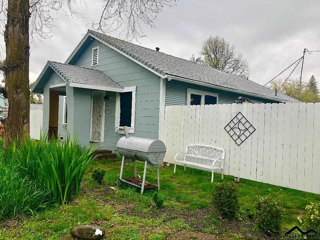 1582 Laurel St photo 1