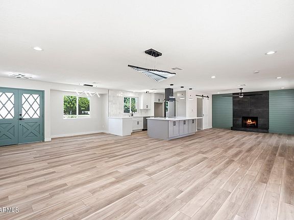 2nd image of 1501 W DUNLAP Avenue