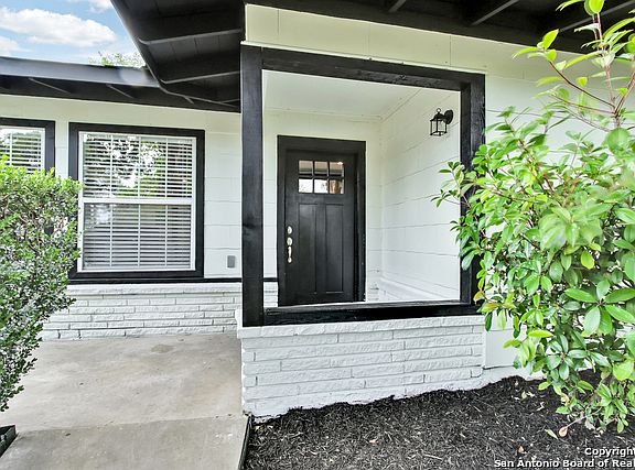 3rd image of 139 Ewing Pl