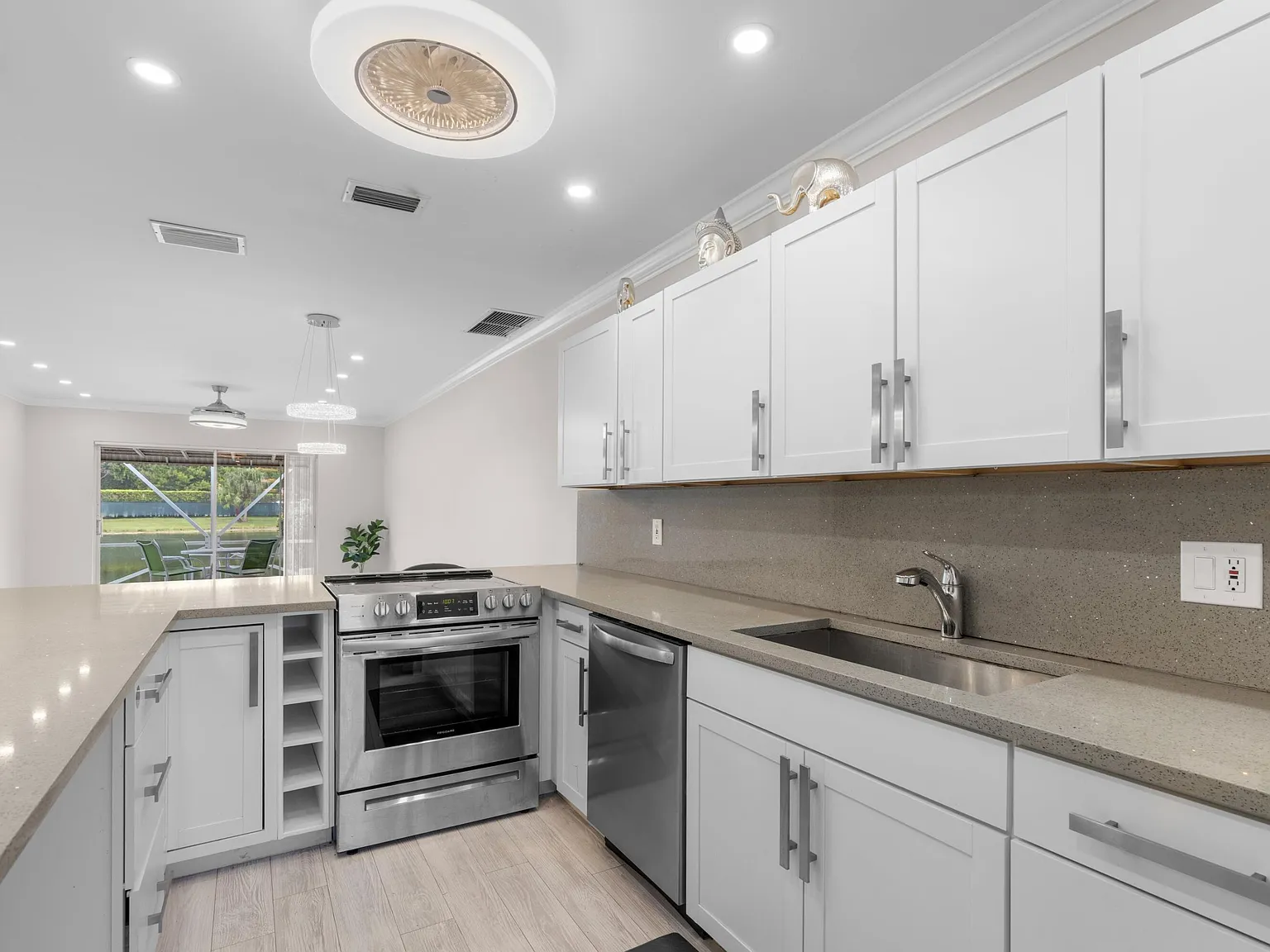 2 bed, 1.5 bath, 908 sqft, $1,995 — Photo 4
