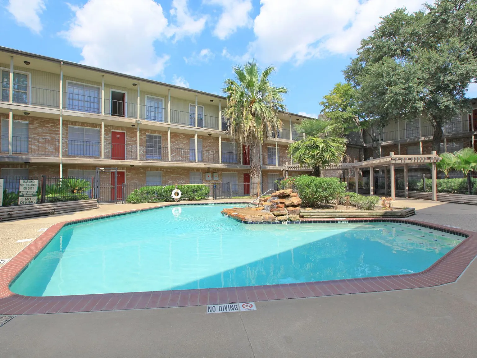 Sterling Point Apartments — Photo 4