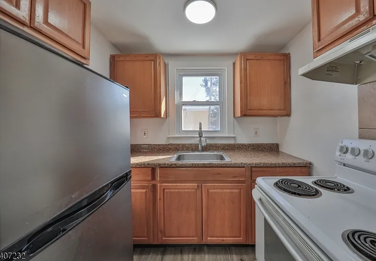 444 James St #B — Photo 11