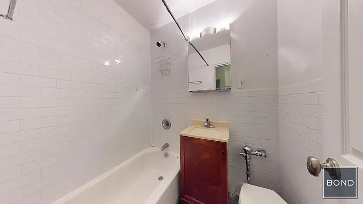 Rented by Bond New York | media 13