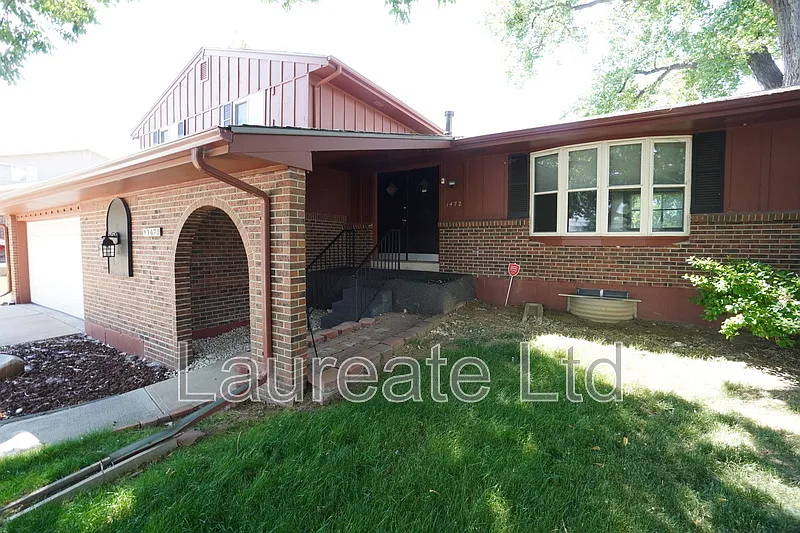 3 bed, 3.0 bath, 2600 sqft, $2,995 — Photo 2