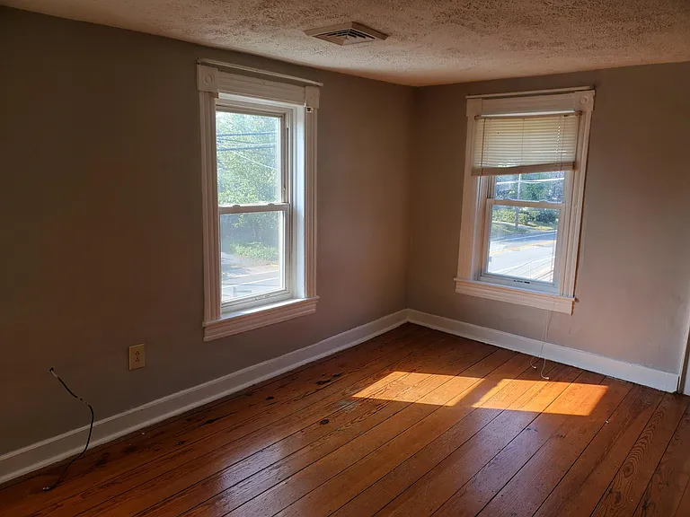 5195 Main St #3 — Photo 5