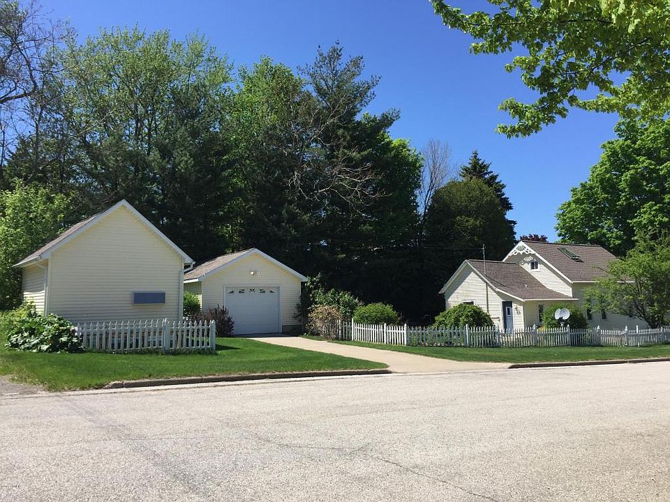 1st image of 410 2nd St