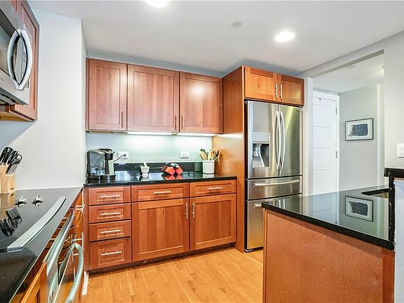2nd image of 225 Stanley Ave