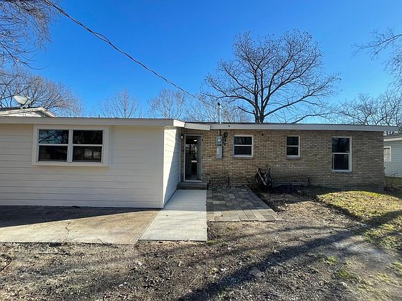 3rd image of 609 Grande Dr
