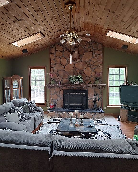 Family Room, Vaulted Ceiling