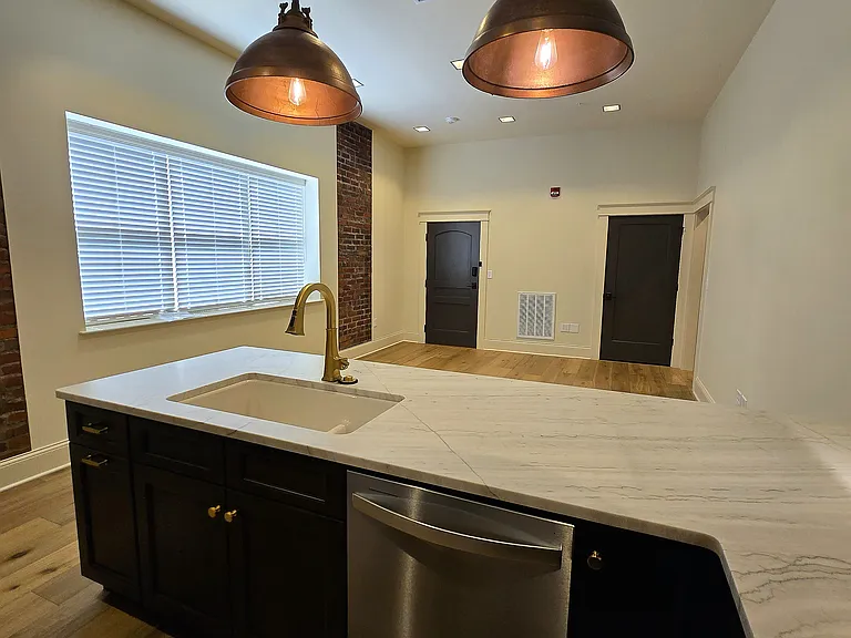 109 W Church St #B — Photo 9