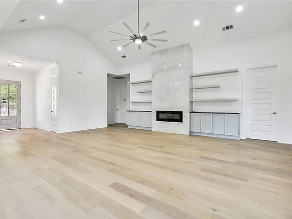 4th image of 4608 Mirabeau Ave