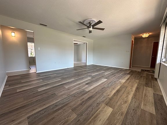 4th image of 1106 Seminole Dr