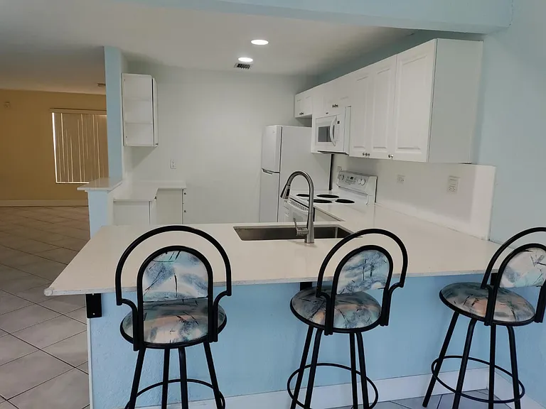308 SW 18th Ave — Photo 12