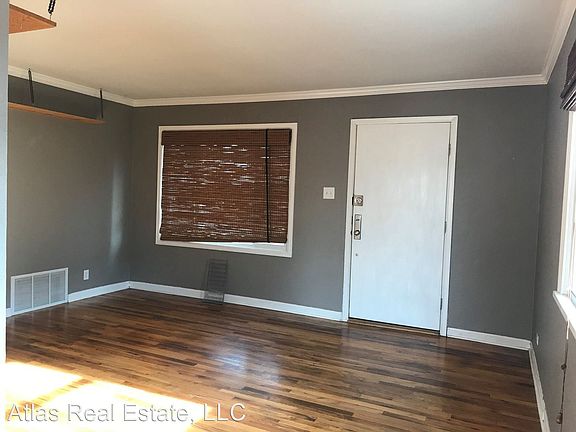 3rd image of 915 Lowell Blvd