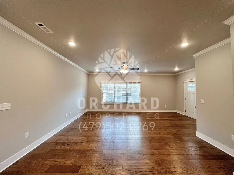 544 Bradford Dr — Photo 10