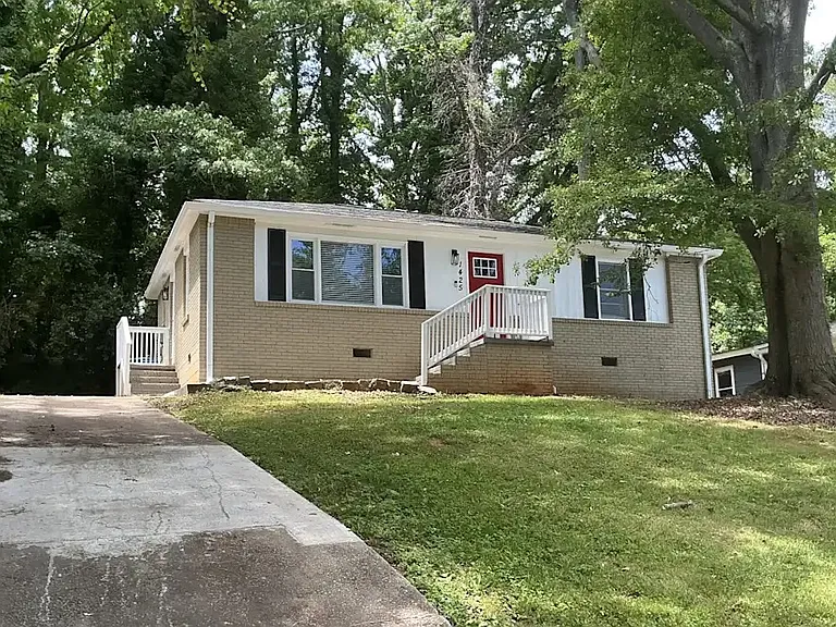 1425 Dennis Dr — Photo 1
