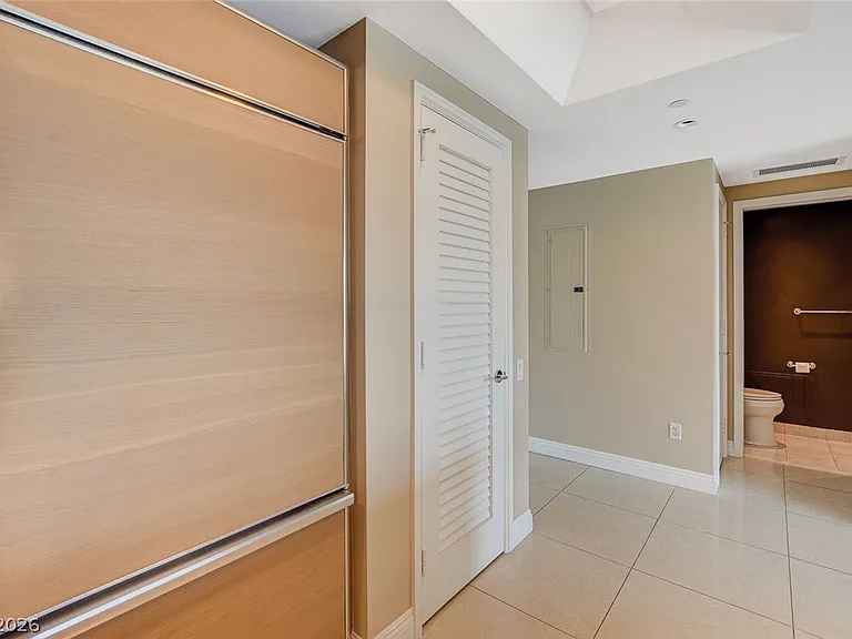 222 Karen Ave #1705 — Photo 4