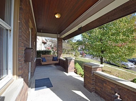 3rd image of 1626 N Argyle Pl