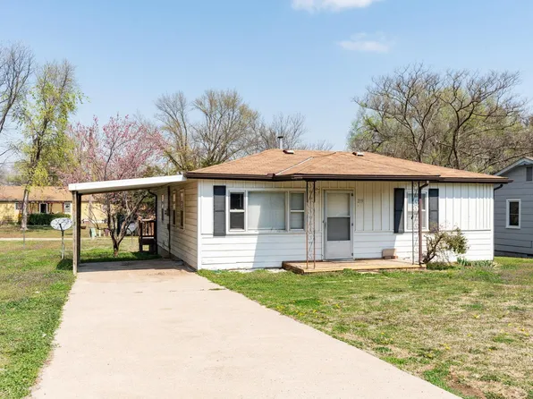 219 E Kansas St, Wellington, KS 67152