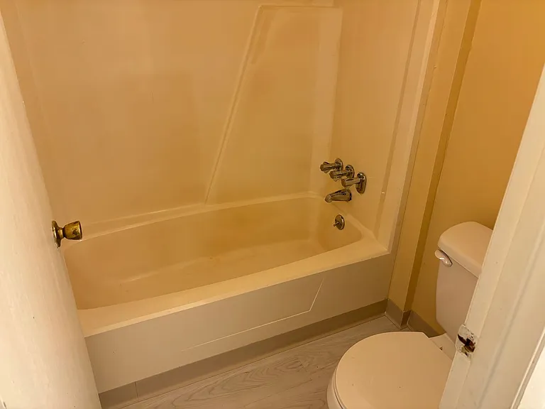 6225-6235 Lincolnshire Ln SE — Photo 7