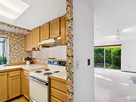 5th image of 315 E Park Street #16