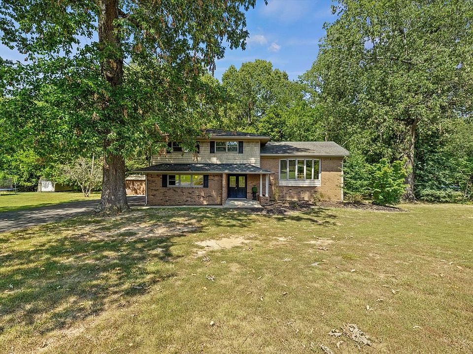 1st image of 664 Country Club Ln