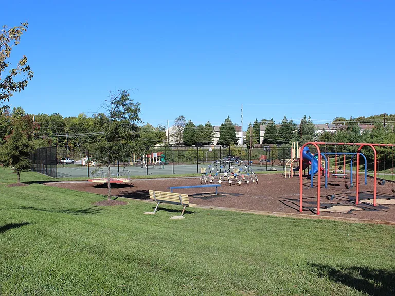 3616 Community Dr — Photo 14